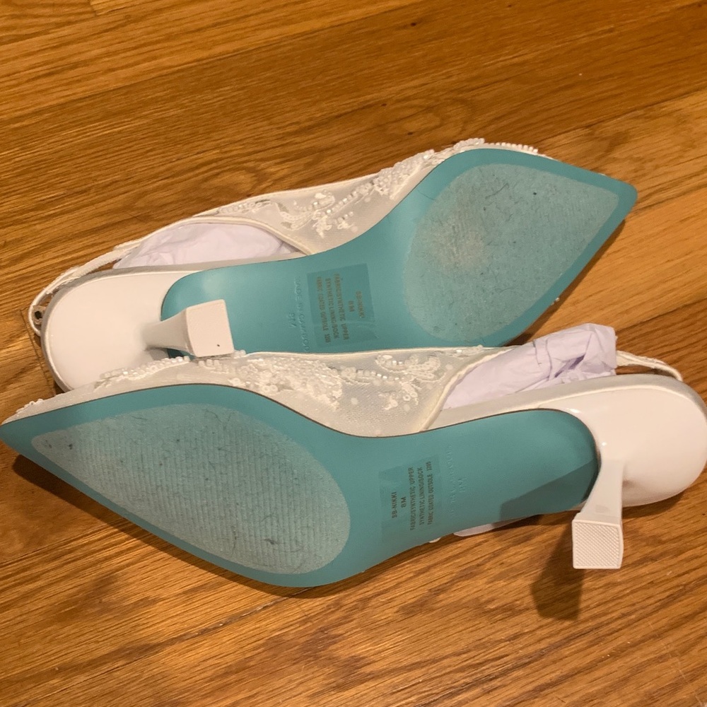 Betsey Johnson White Embroidered Heels - Picture 4 of 7